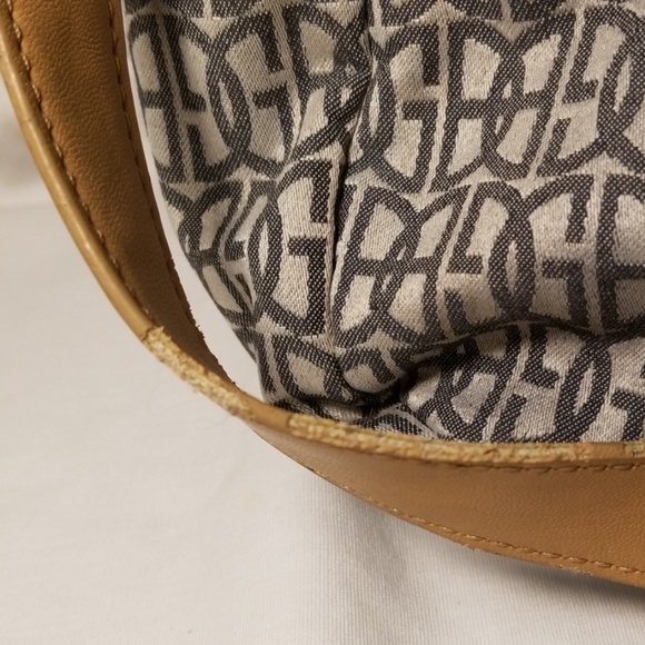 Cy GIANI BERNINI
crossbody bag
nuetral stylish bag - Picture 3 of 7